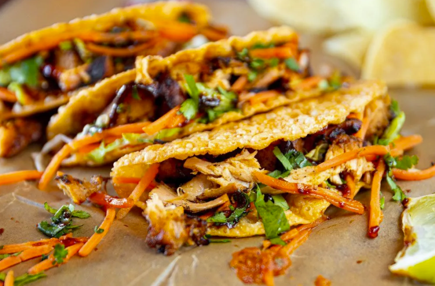 Steak taco from Mas Por Favor in Las Vegas with fresh toppings