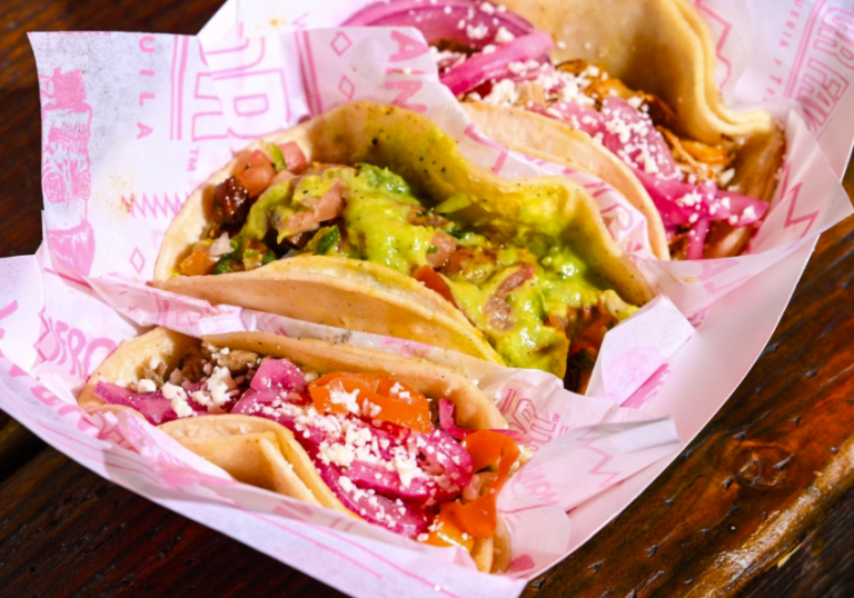 Pullin’ Out Taco at Mas Por Favor in Las Vegas with BBQ pulled pork, beans, kimchi, and Hawaiian roll shell