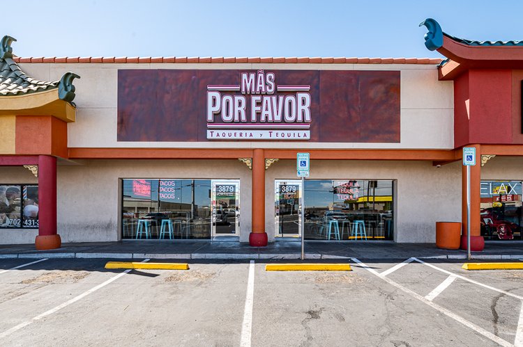 Exterior view of Mas Por Favor Taqueria y Tequila in Las Vegas, a go-to spot for locals searching for bold street-style dishes and refreshing taco salad around the area.