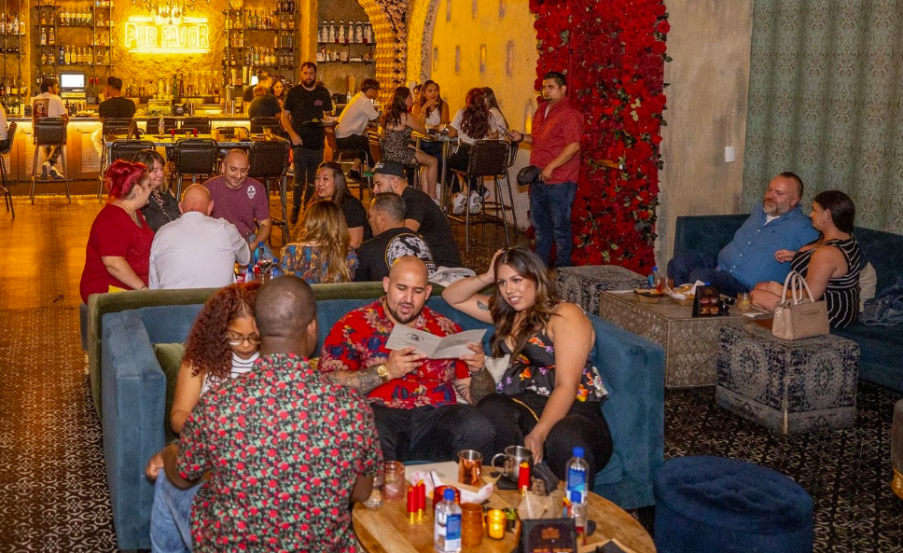 chinatown las vegas hidden speakeasy happy hour crowd at más por favor