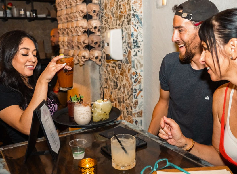 chinatown vegas speakeasy happy hour drinks at más por favor